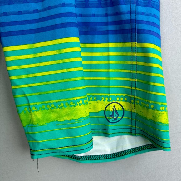 Volcom Lido Stripe Men’s 28 Board Shorts 20” Mid Length Stretch Blue Green - Picture 6 of 8